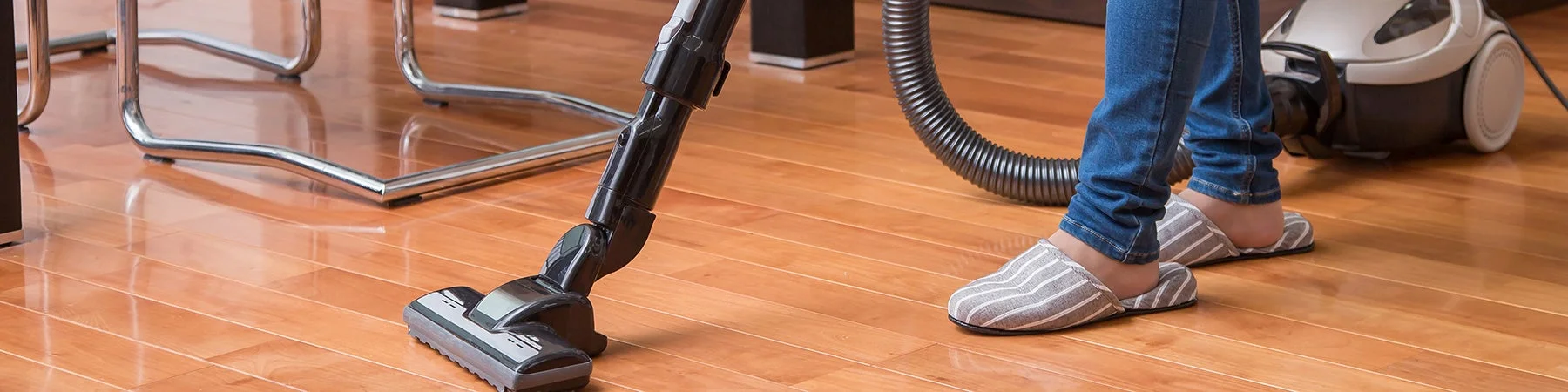 掃除機をかける様子