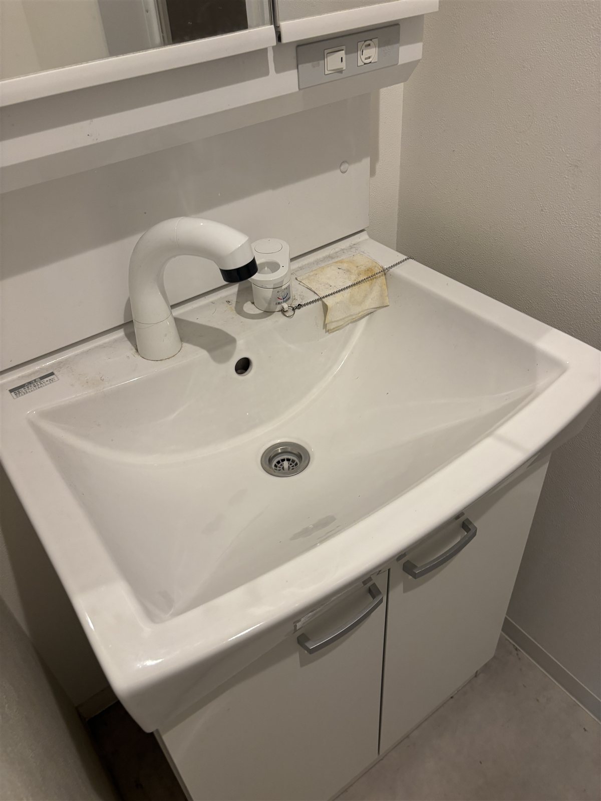 施工前:洗面台