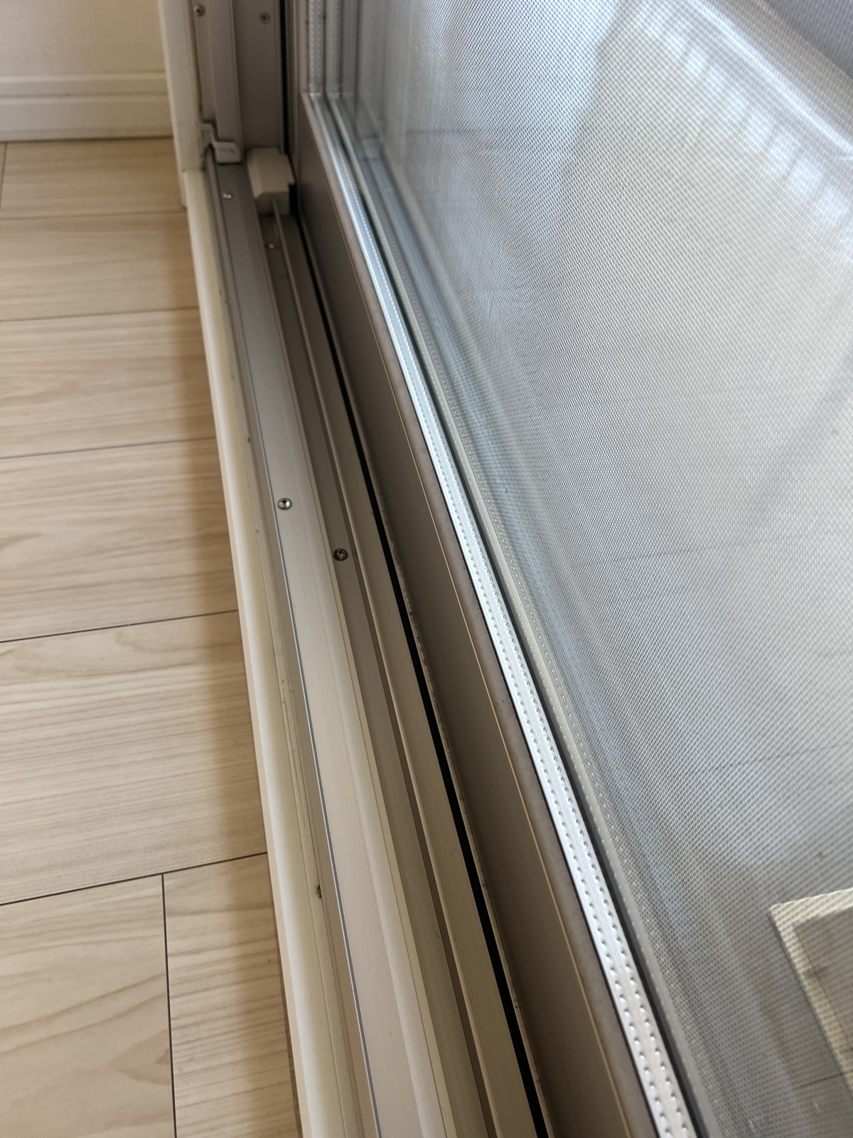 施工後:窓サッシのレール