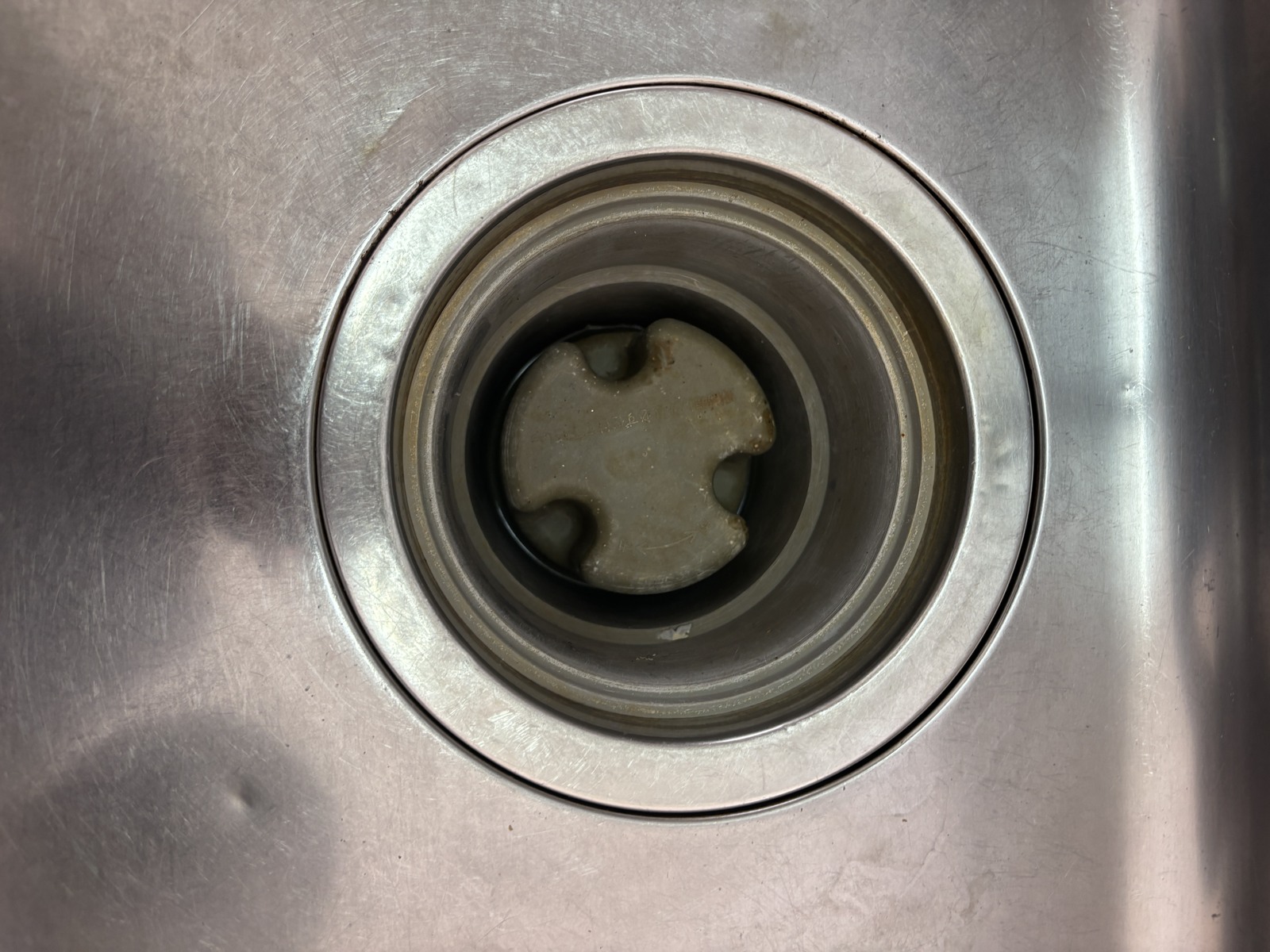 施工後：キッチン排水口